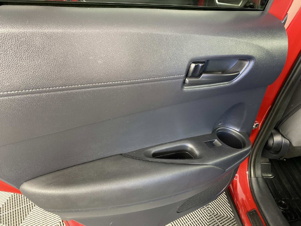 Used 2024 Toyota Corolla Cross AWD Hybrid w/ Moonroof Package image 27