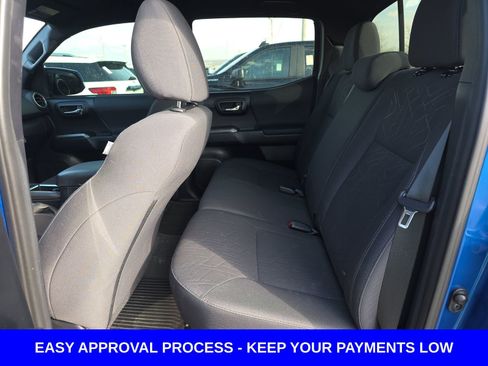 Used 2017 Toyota Tacoma TRD Off-Road w/ Tow Package (A/T) image 18