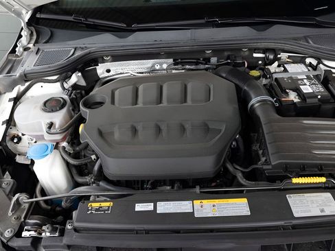 Used 2024 Volkswagen Golf R AWD/4WD image 92