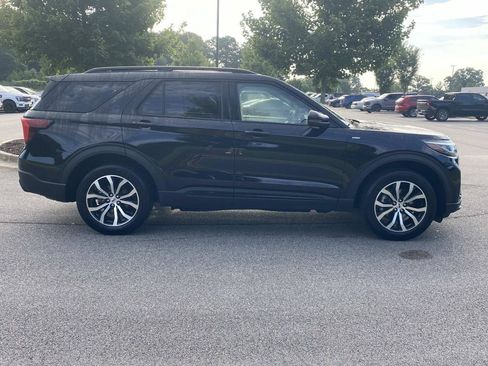 Used 2025 Ford Explorer ST-Line AWD/4WD image 2
