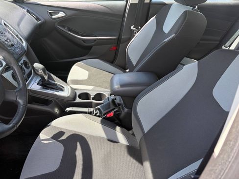 Used 2014 Ford Focus SE w/ SE Sport Package FWD image 17