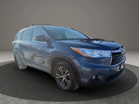 Used 2016 Toyota Highlander XLE image 3