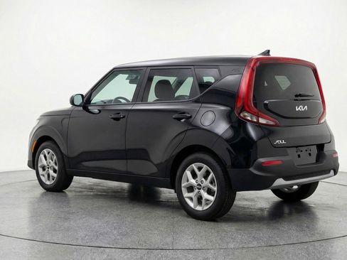 Used 2025 Kia Soul LX w/ LX Technology Package image 6