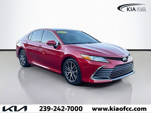 Used 2023 Toyota Camry XLE w/ Navigation Package image 7