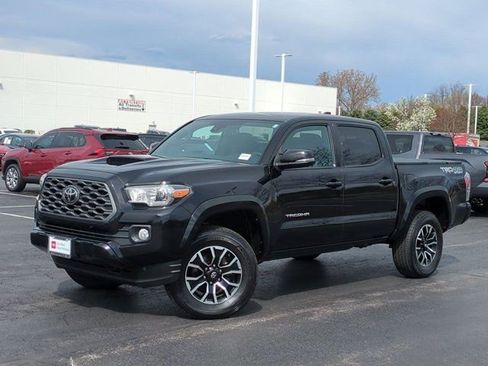 Used 2021 Toyota Tacoma TRD Sport AWD/4WD image 2