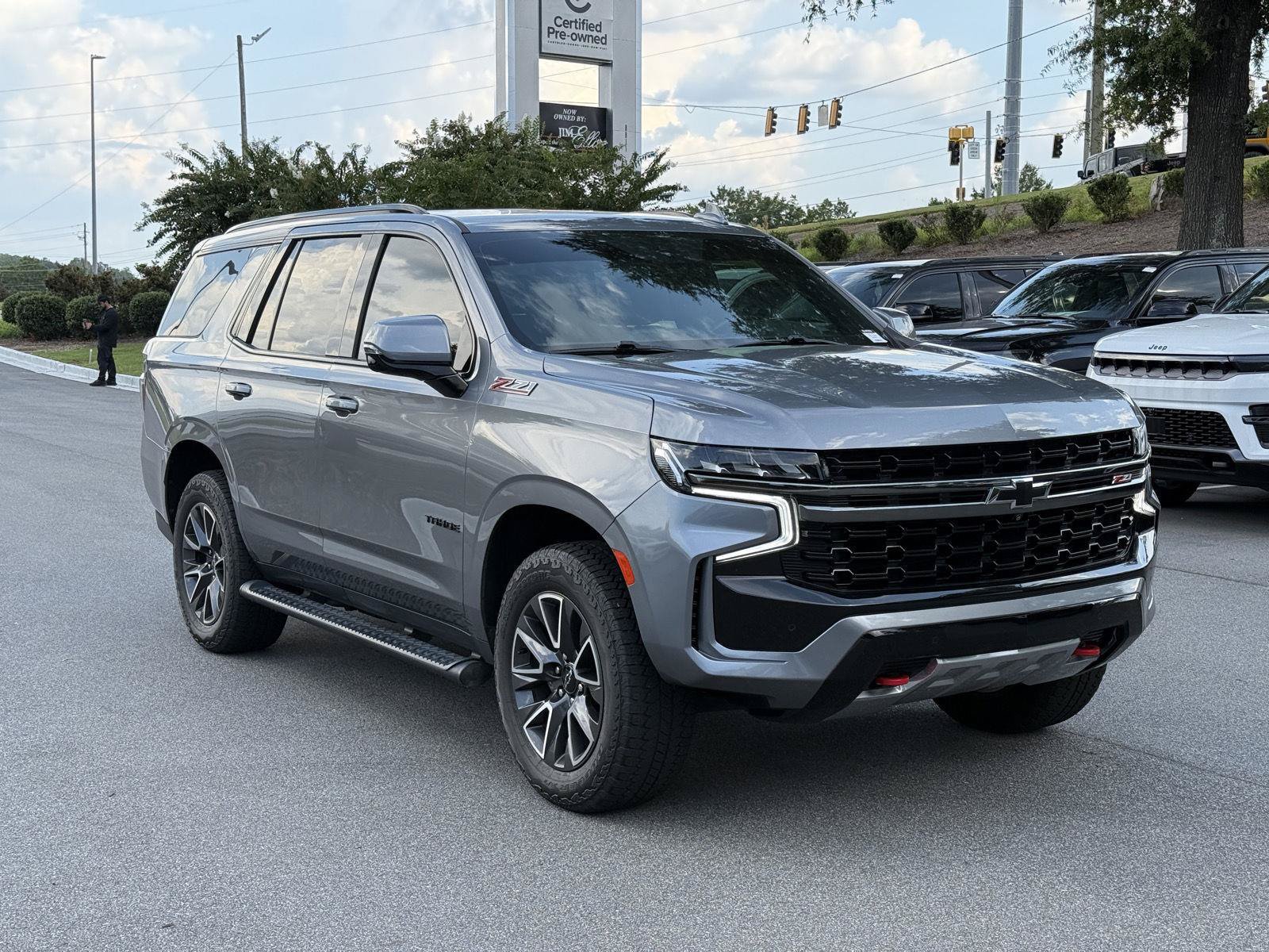 Used 2022 Chevrolet Tahoe Z71 w/ Luxury Package AWD/4WD image 7