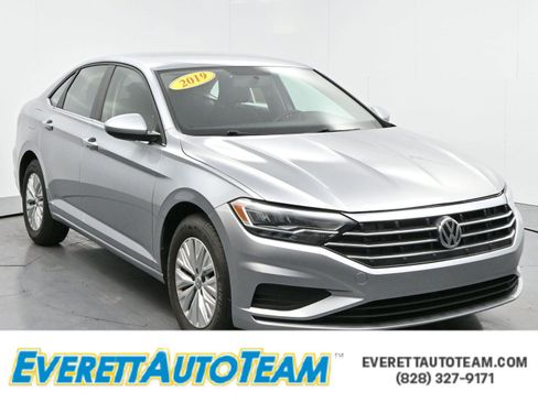 Used 2019 Volkswagen Jetta S image 1