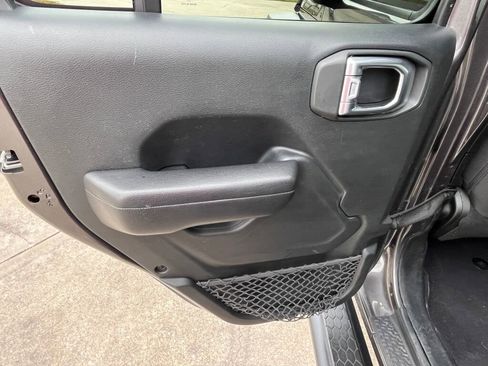 Used 2018 Jeep Wrangler Unlimited Sport S image 20