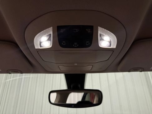 Used 2020 Chrysler Voyager Lxi FWD image 34