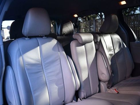 Used 2011 Toyota Sienna XLE w/ Premium Pkg image 26