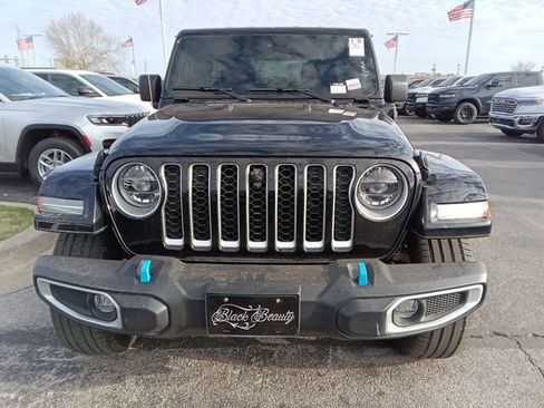 Used 2022 Jeep Wrangler Unlimited Sahara w/ Cold Weather Group image 8