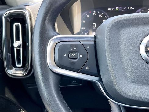 Used 2021 Volvo XC40 T5 Momentum w/ Climate Package AWD/4WD image 23