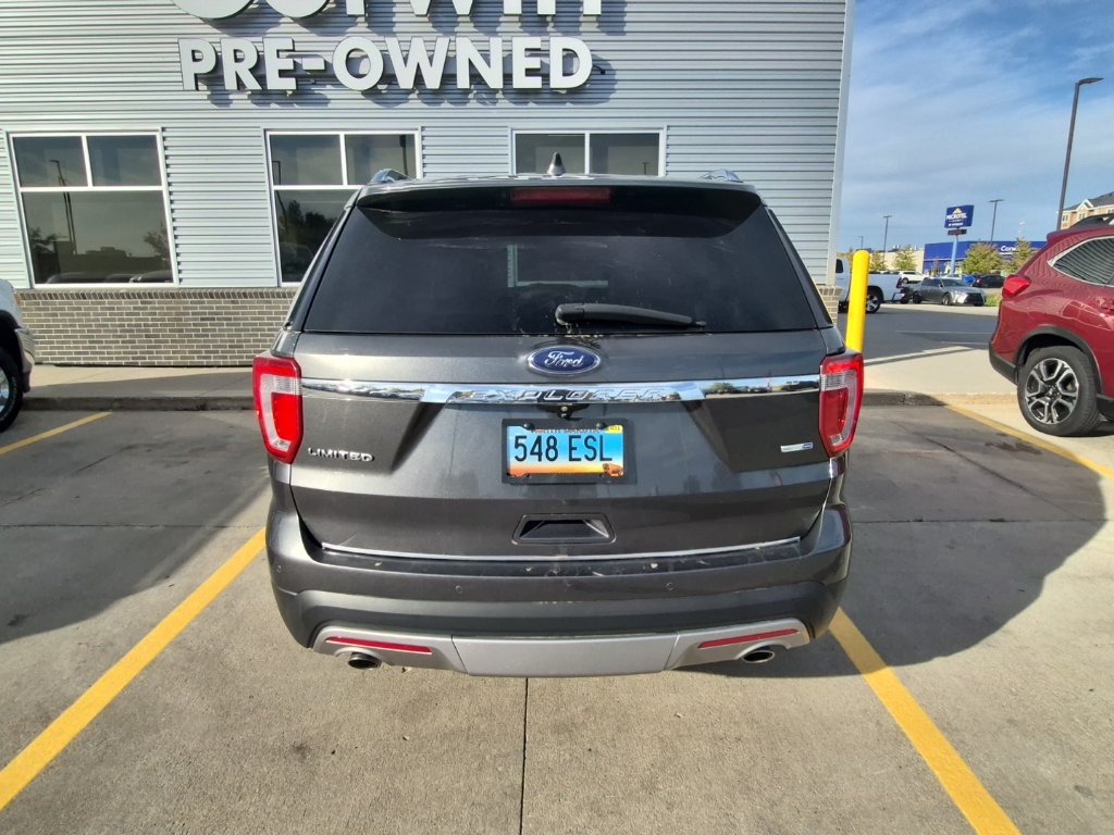 Used 2017 Ford Explorer Limited w/ Equipment Group 301A AWD/4WD image 7