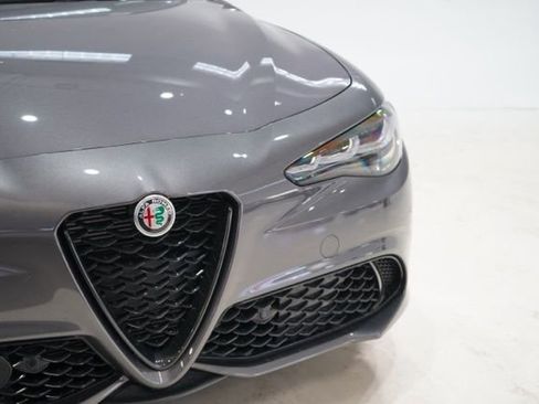 Used 2025 Alfa Romeo Giulia Veloce image 9