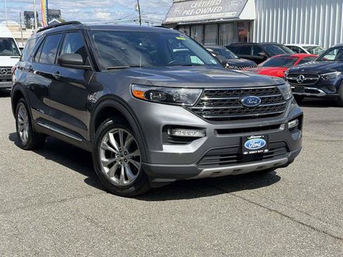 Certified 2023 Ford Explorer XLT w/ Equipment Group 202A AWD/4WD image 1