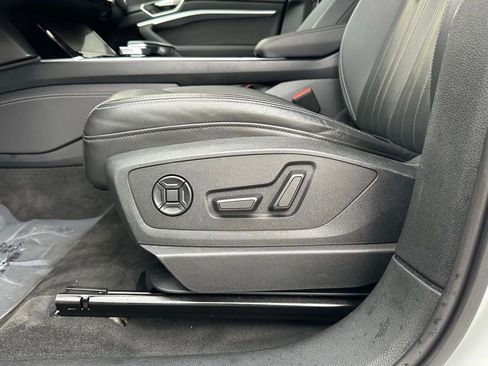 Used 2024 Audi Q8 e-tron Premium Plus w/ Premium Plus Package image 20