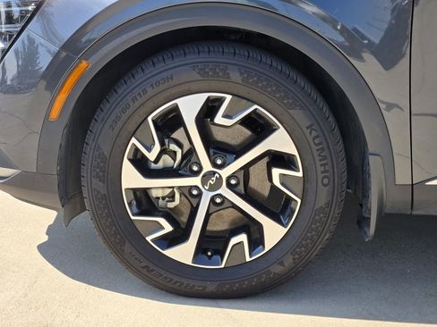 Certified 2025 Kia Sportage EX FWD image 17