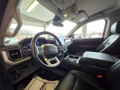 Used 2024 Ford Expedition XLT image 10