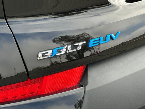 Used 2022 Chevrolet Bolt EUV LT w/ Convenience Package image 26