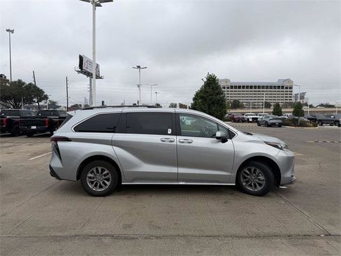 Certified 2024 Toyota Sienna XLE image 4
