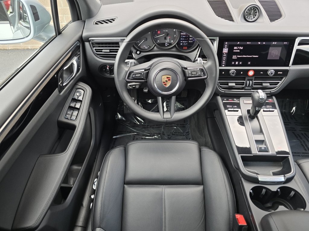 Certified 2024 Porsche Macan AWD/4WD image 43