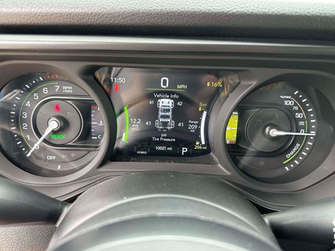 Used 2024 Jeep Wrangler Unlimited AWD/4WD image 24
