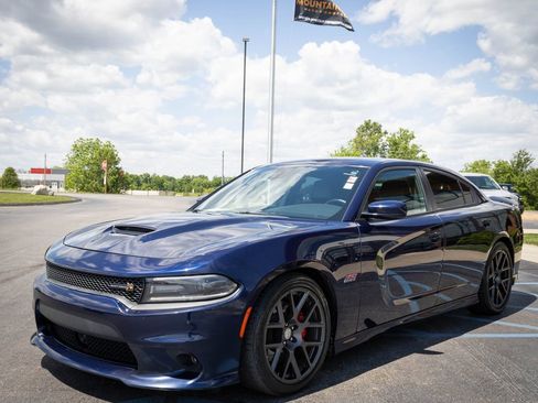 Used 2016 Dodge Charger R/T Scat Pack w/ Technology Group RWD image 19