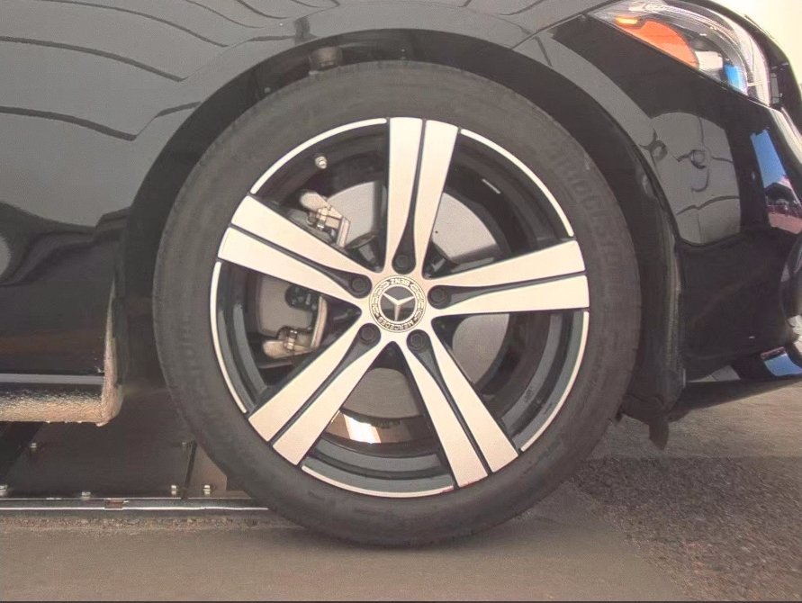 Used 2025 Mercedes-Benz C 300 4MATIC Sedan image 15