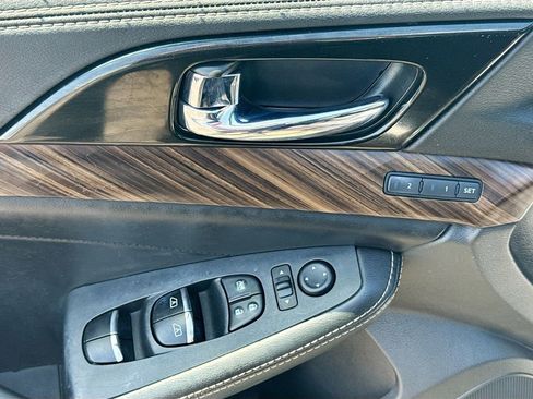 Used 2017 Nissan Maxima Platinum FWD image 18