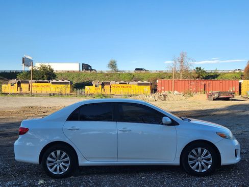 Used 2013 Toyota Corolla image 8