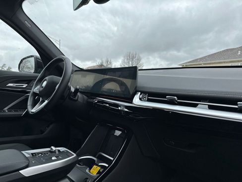 Used 2025 BMW X1 xDrive28i w/ Technology Package image 24