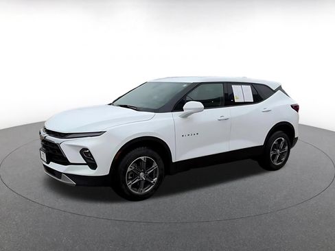 Used 2025 Chevrolet Blazer LT FWD image 8