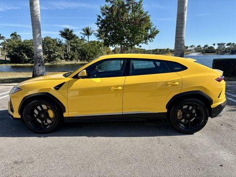 Used 2022 Lamborghini Urus image 10