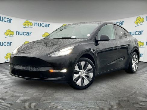 Used 2023 Tesla Model Y Long Range image 3