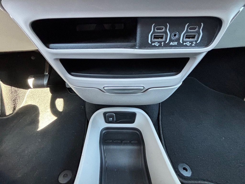 Used 2024 Chrysler Pacifica Touring-L AWD/4WD image 15