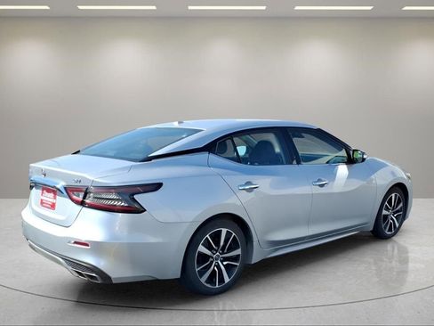 Used 2023 Nissan Maxima SV w/ Floor Mat Group FWD image 3
