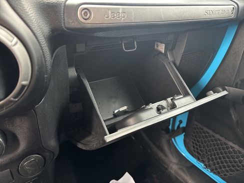 Used 2018 Jeep Wrangler Unlimited Sport w/ Connectivity Group AWD/4WD image 25