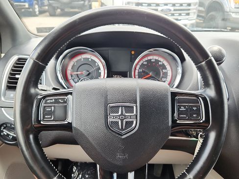 Used 2020 Dodge Grand Caravan SXT FWD image 18
