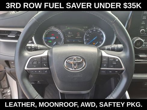 Used 2022 Toyota Highlander XLE AWD/4WD image 19