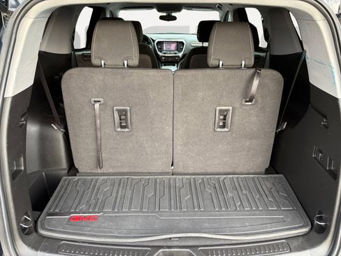 Used 2021 GMC Acadia SLE image 13