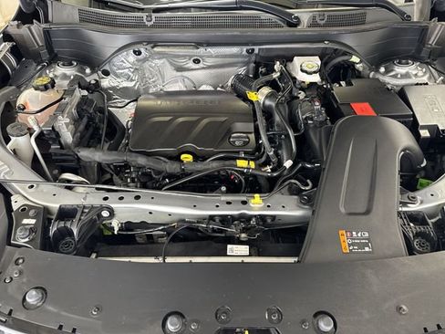 Certified 2025 Chevrolet Trax RS w/ Sunroof Package FWD image 28