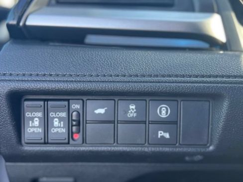 Used 2024 Honda Odyssey Touring image 17