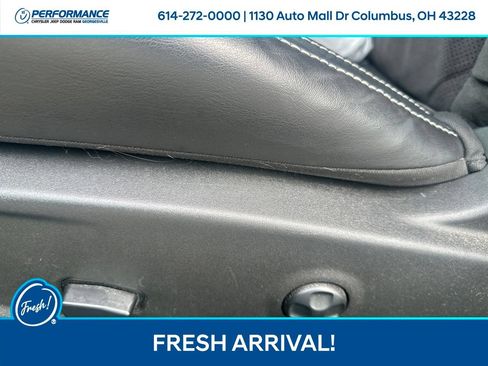 Used 2015 Dodge Challenger SRT RWD image 18
