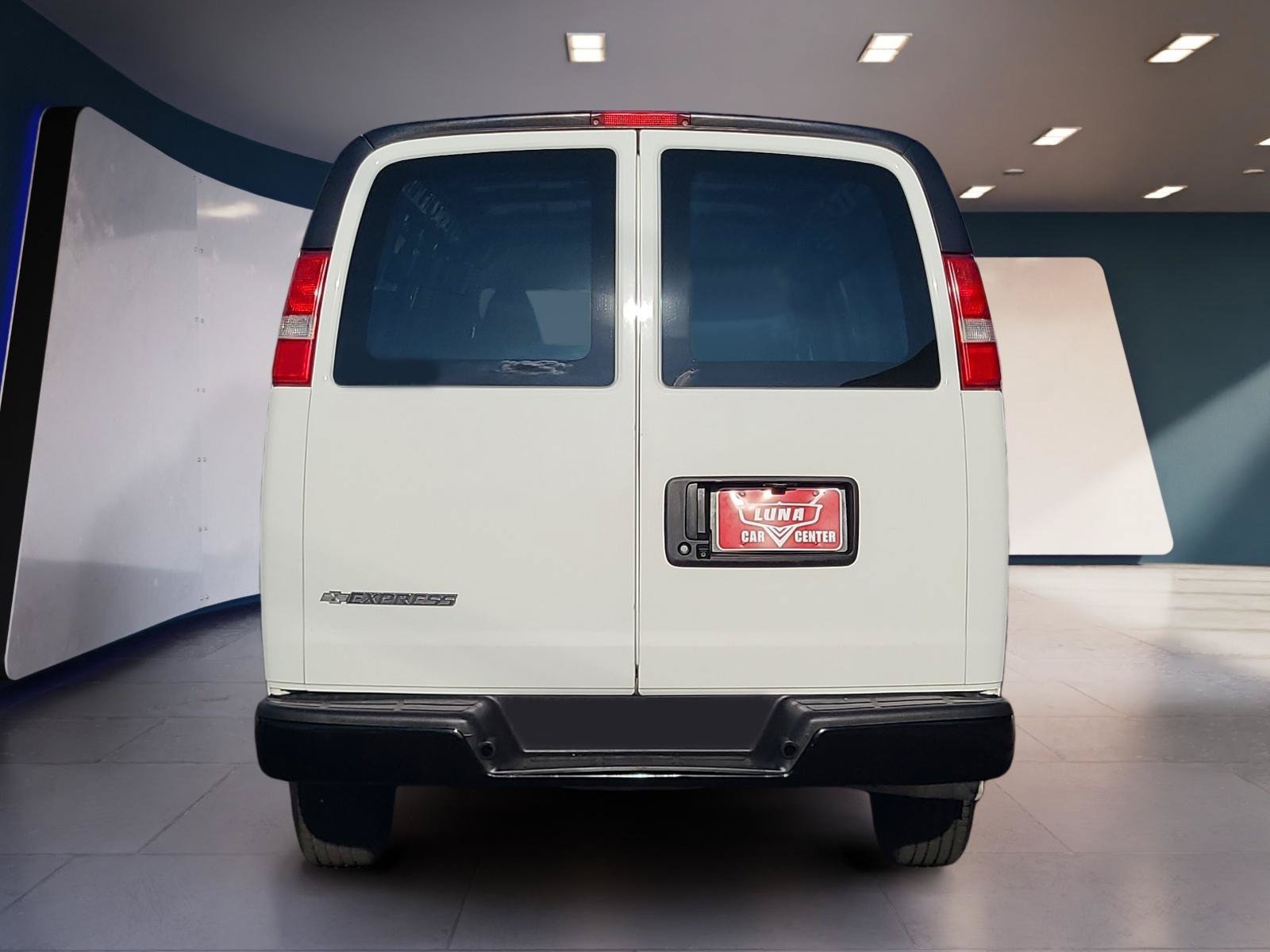 Used 2021 Chevrolet Express 2500 Extended w/ Driver Convenience Package RWD image 4