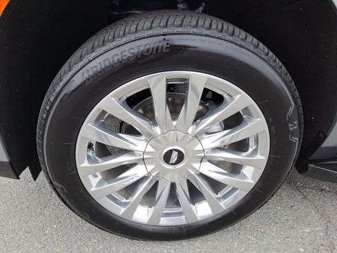 Certified 2024 Cadillac Escalade ESV Premium Luxury image 22