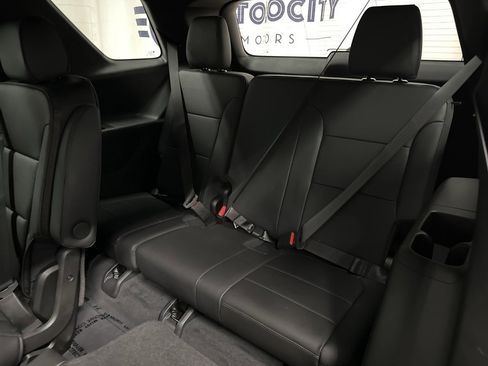 Used 2022 Chevrolet Traverse High Country image 41