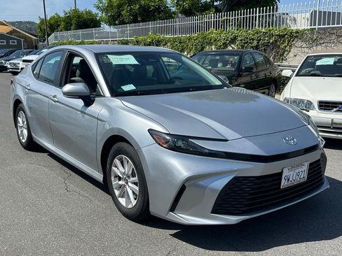 Used 2026 Toyota Camry LE image 5