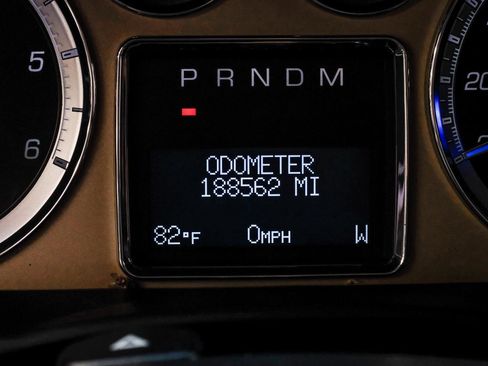 Used 2013 Cadillac Escalade Platinum RWD image 25