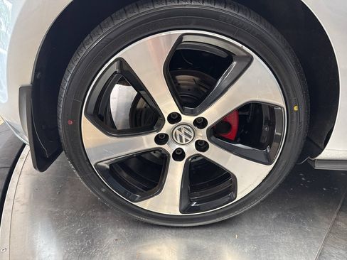 Used 2016 Volkswagen GTI SE w/ Lighting Package (SEL) FWD image 31
