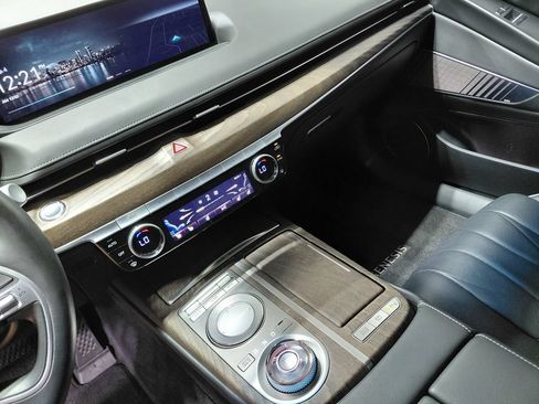 Used 2021 Genesis G80 3.5T AWD/4WD image 31